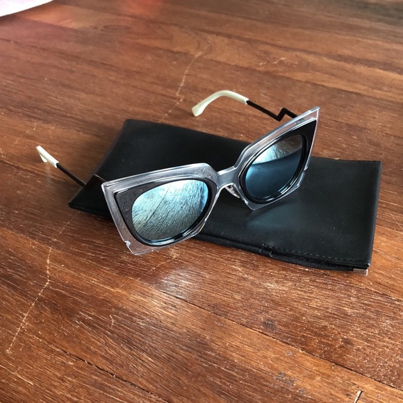 Fendi women's sunglasses - Picture 4 of 4